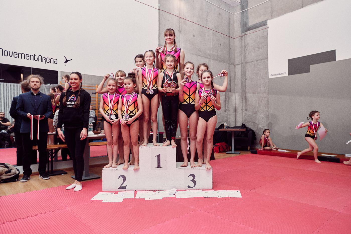 Podium zawodów Pierwszy krok akrobatyczny
